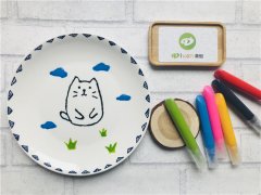 陶艺DIY店手工彩绘陶瓷作品--害羞的猫咪