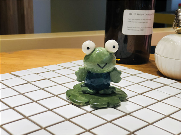 陶艺加盟手工店里的新品泥塑系列小青蛙